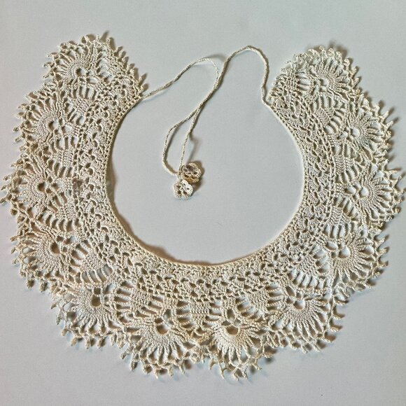 Lace Neckpiece / Collar from Czechia - Picture 2 of 2